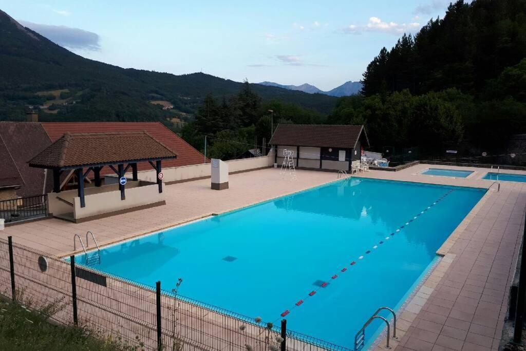 Gite "Entre Champsaur Et Valgodemard" Saint-Jacques-en-Valgodemard エクステリア 写真